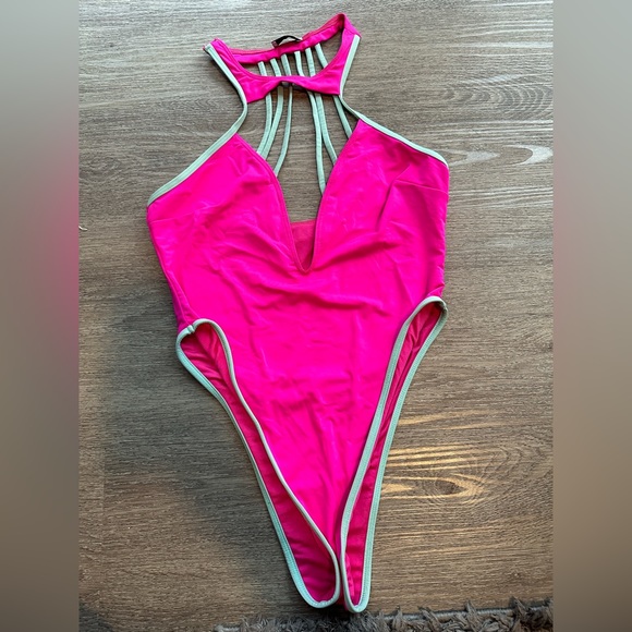 One piece swimsuit - Picture 1 of 1